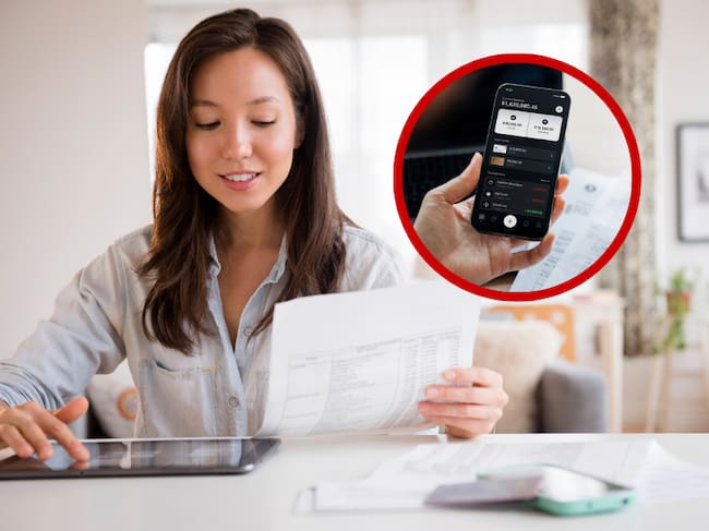 Open Finance // Persona mirando unos papeles // Celular con aplicación bancaria // Getty Images