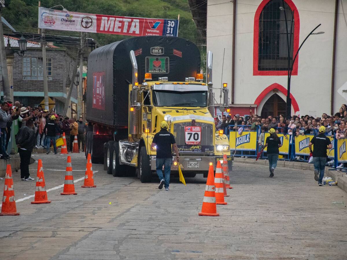 Vuelve el tradicional concurso de camiones en reversa de Chipaque Cundinamarca