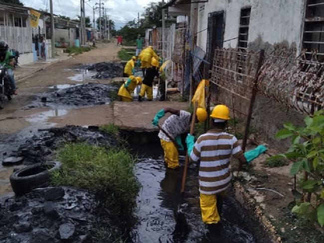 Cardique inició limpieza del Canal Maravilla en Olaya Herrera