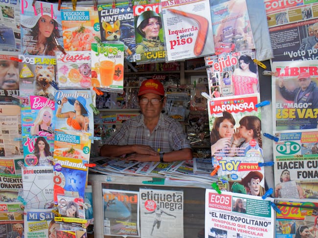 Venta de periódicos en Perú.
(Foto: Jeffrey Greenberg/Universal Images Group via Getty Images)