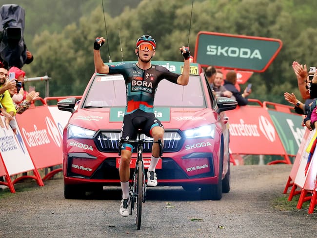 Lennard Kämna celebra el triunfo en la novena etapa de la Vuelta. (Photo by Alexander Hassenstein/Getty Images)