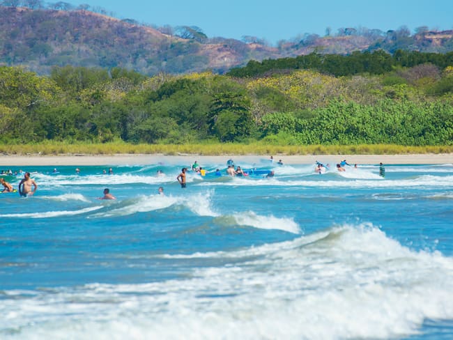 Playa Tamarindo en Costa Rica (Foto vía Getty Images)