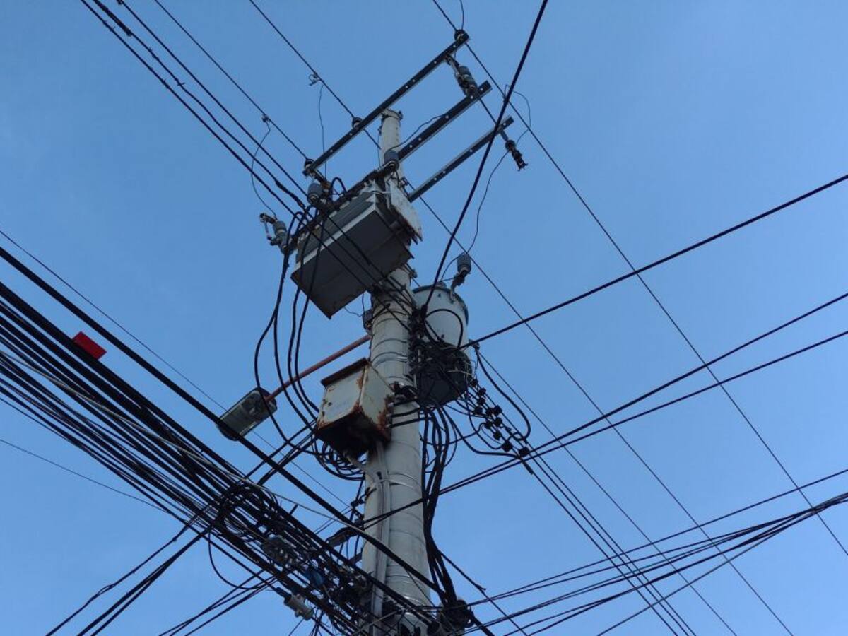 Afinia realiza trabajos en redes eléctricas de Bolívar