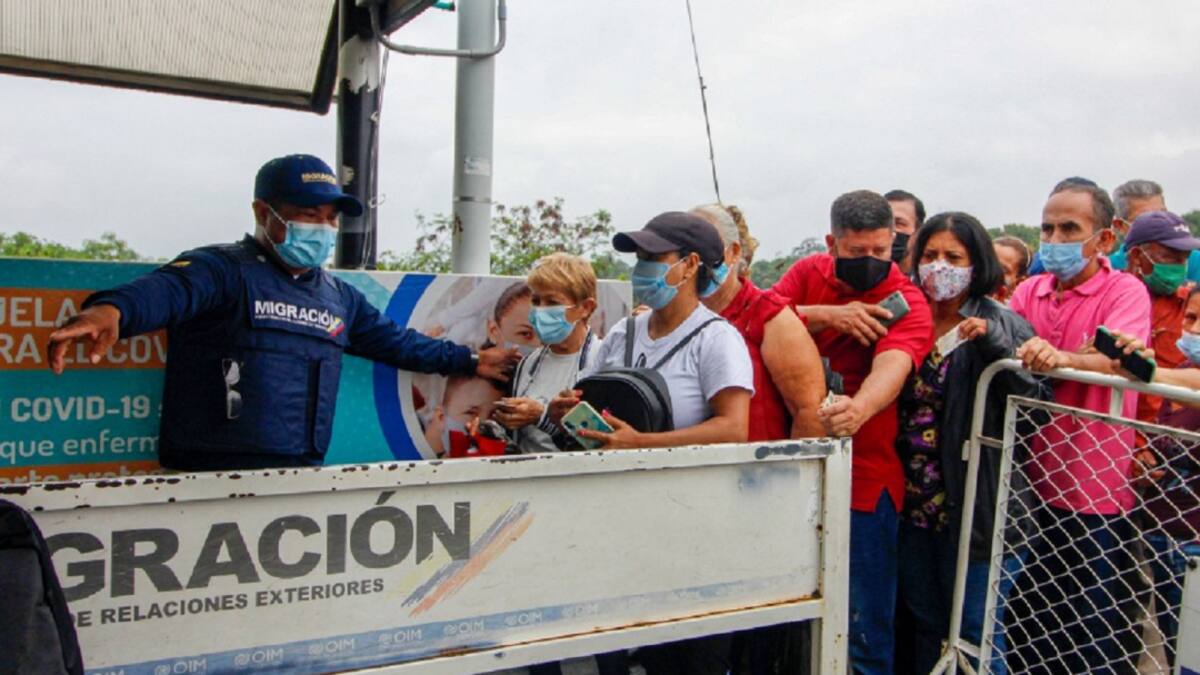 Venezolanos celebran levantamiento de pico y cédula