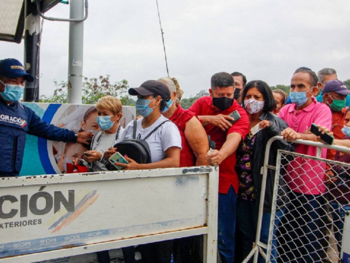 Venezolanos celebran levantamiento de pico y cédula