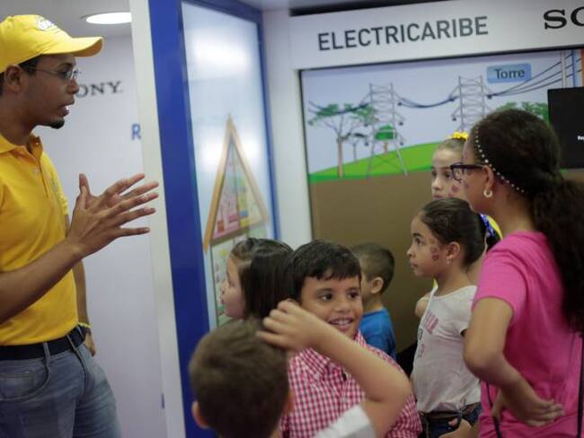 Autobus recorre barrios de Cartagena entregando consejos del buen uso de la energía
