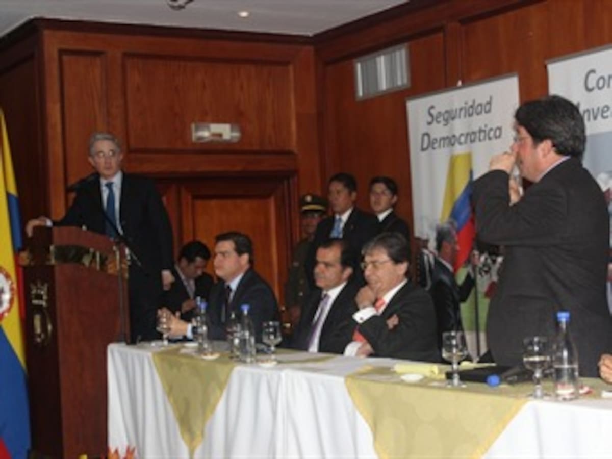 Mi candidato es Pacho Santos: José Obdulio Gaviria