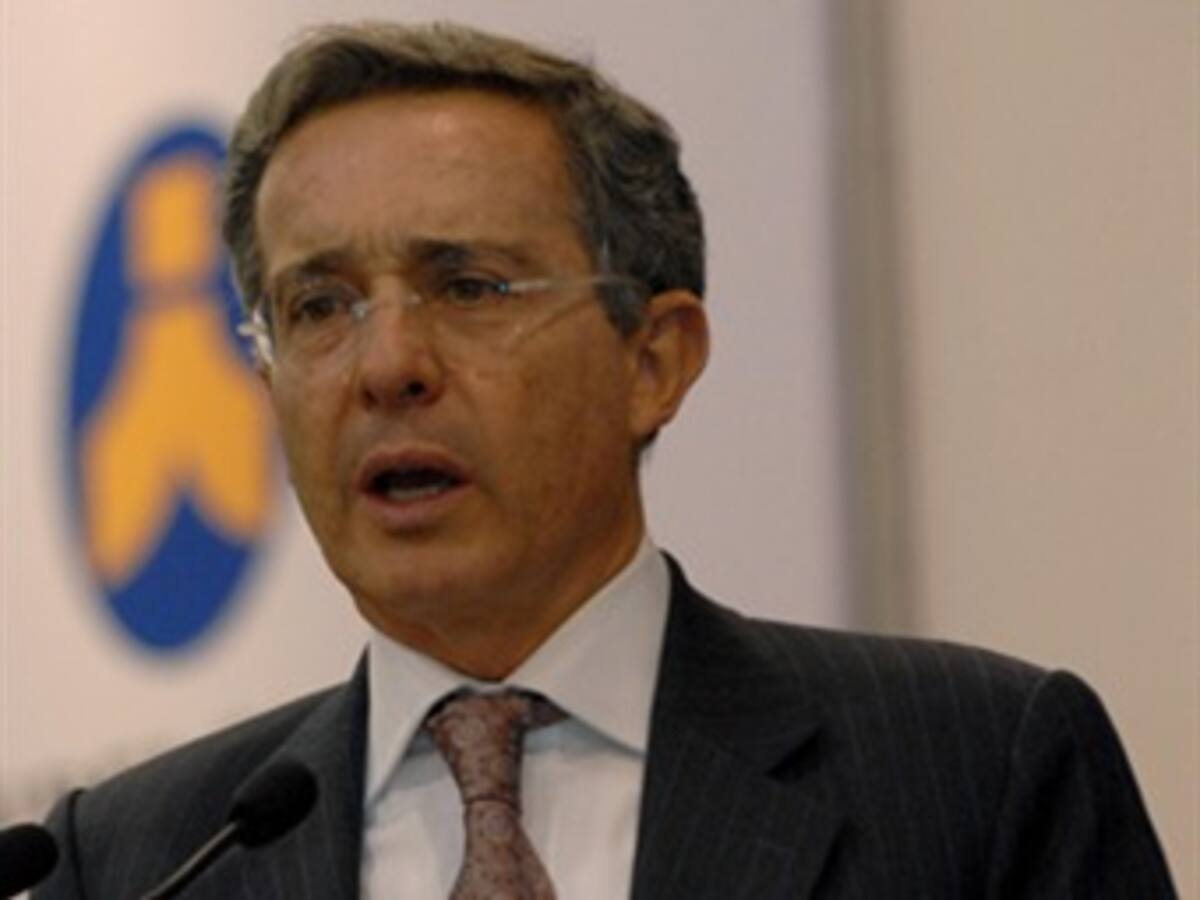 Uribe sale en defensa de la Ley Agro Ingreso Seguro