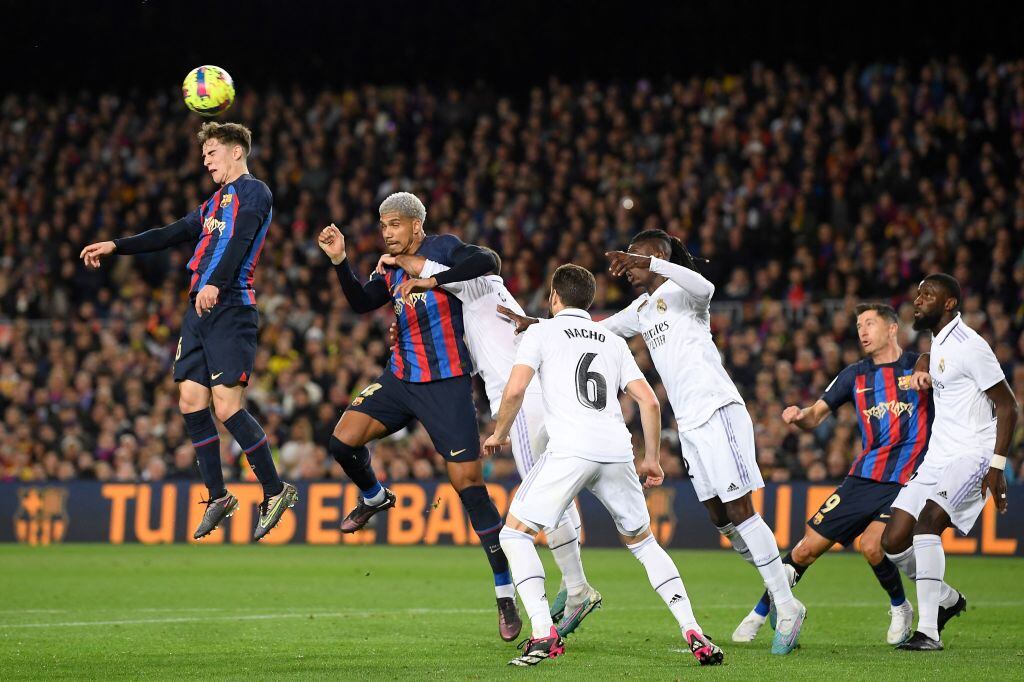 Barcelona vs. Real Madrid, partido por la Liga Española (Photo by JOSEP LAGO/AFP via Getty Images)