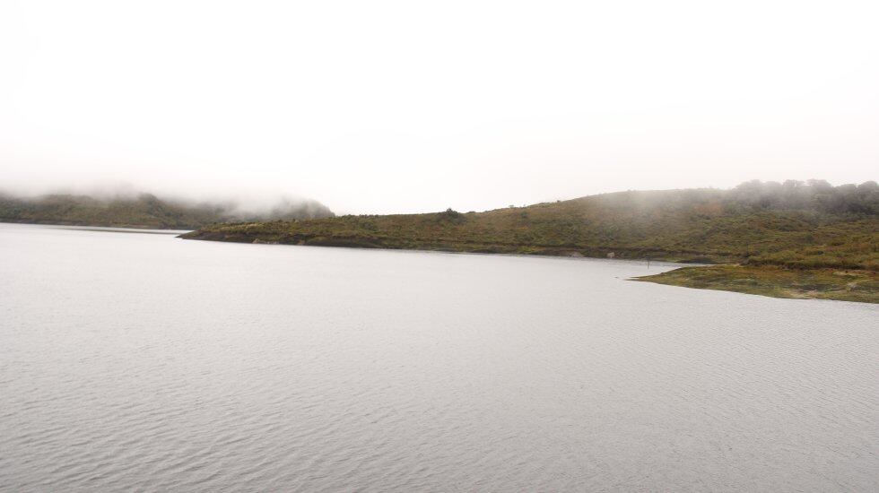 El embalse de Chuza fue construido en 1982. Es alimentado por las aguas de los ríos Guatiquía y Chuza, que nacen en el páramo de Chingaza. De este lugar proviene el agua que consume el 80% de los bogotanos