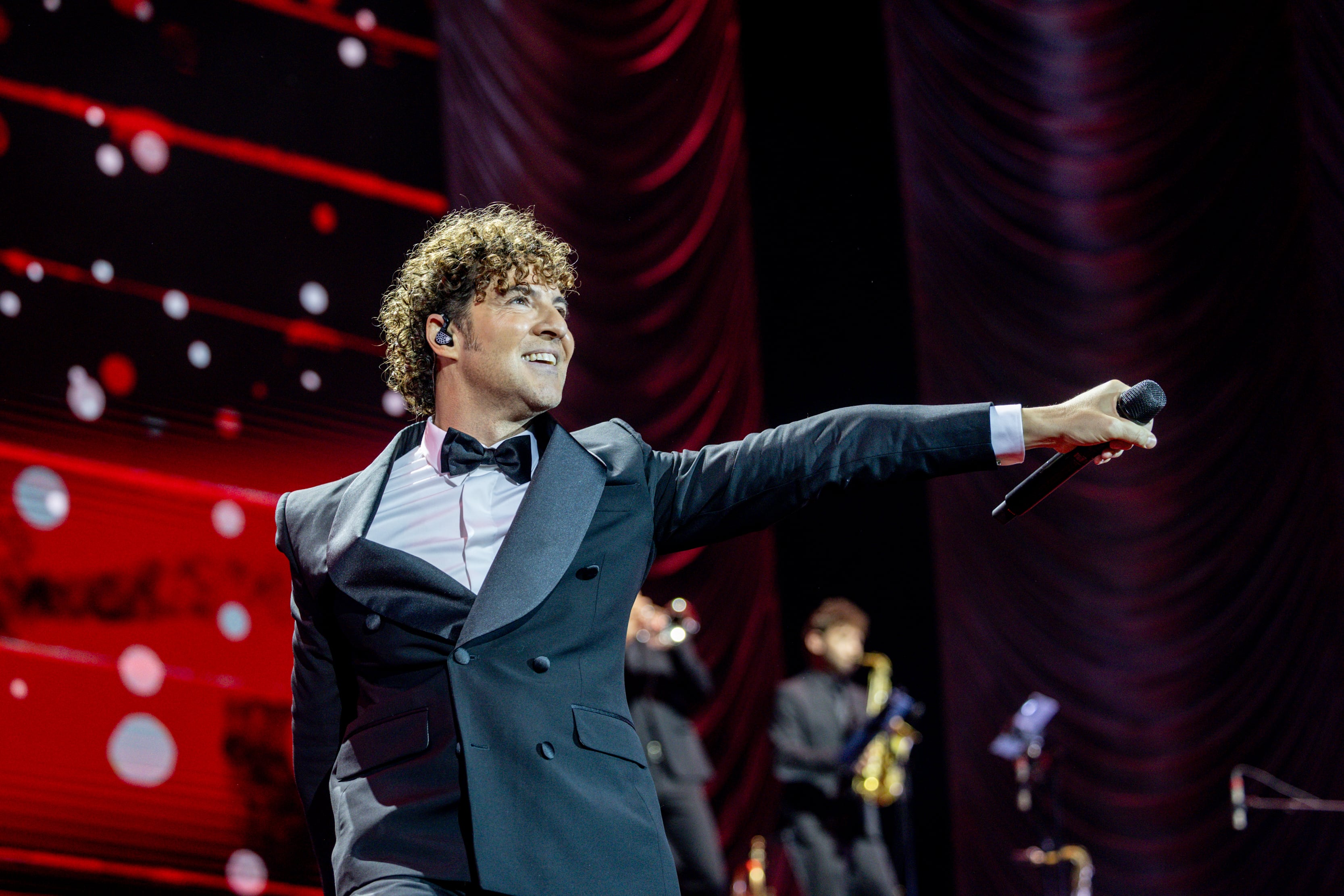 MADRID, SPAIN - DECEMBER 22: Singer David Bisbal during a performance at the Movistar Arena on December 22, 2025, in Madrid, Spain. David Bisbal tours Spain in November and December 2025 with the tour 'Todo es posible en Navidad', passing through cities such as Almeria, A Coruña, Zaragoza, Barcelona and Madrid. This December 22nd he offers at the Movistar Arena a concert that combines his greatest hits with Christmas songs from his latest album. (Photo By Ricardo Rubio/Europa Press via Getty Images)