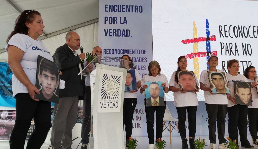 Militares retirados del Ejército reconocieron que cometieron falsos positivos ante las madres de 19 jóvenes de Soacha y Bogotá. 