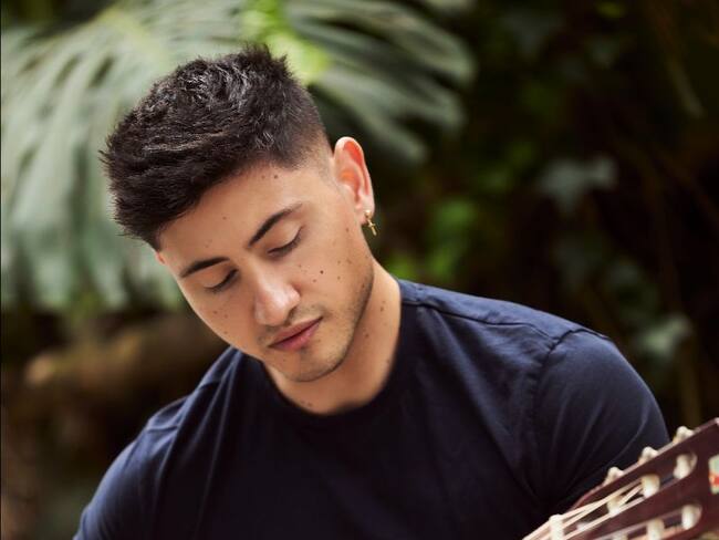 Vélez , con la canción "Nadie más" propone darle una segunda oportunidad a los romances del pasado