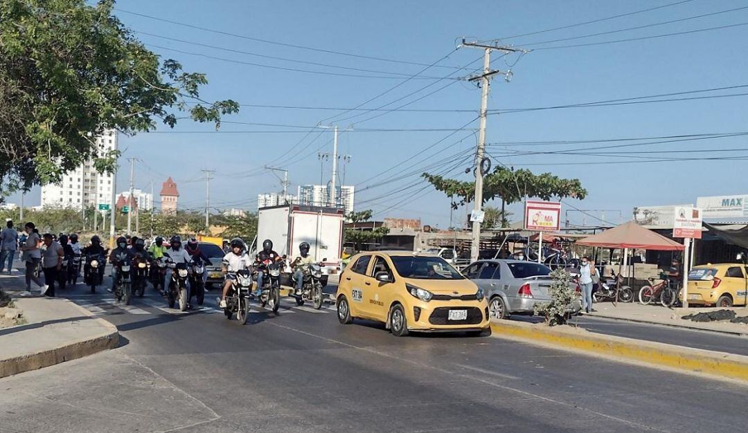 Vecinos de la urbanización aseguran que llegar hasta sus viviendas se ha vuelto un caos