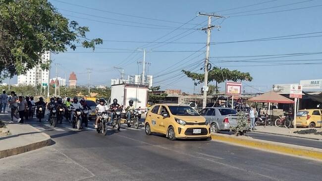 Vecinos de la urbanización aseguran que llegar hasta sus viviendas se ha vuelto un caos