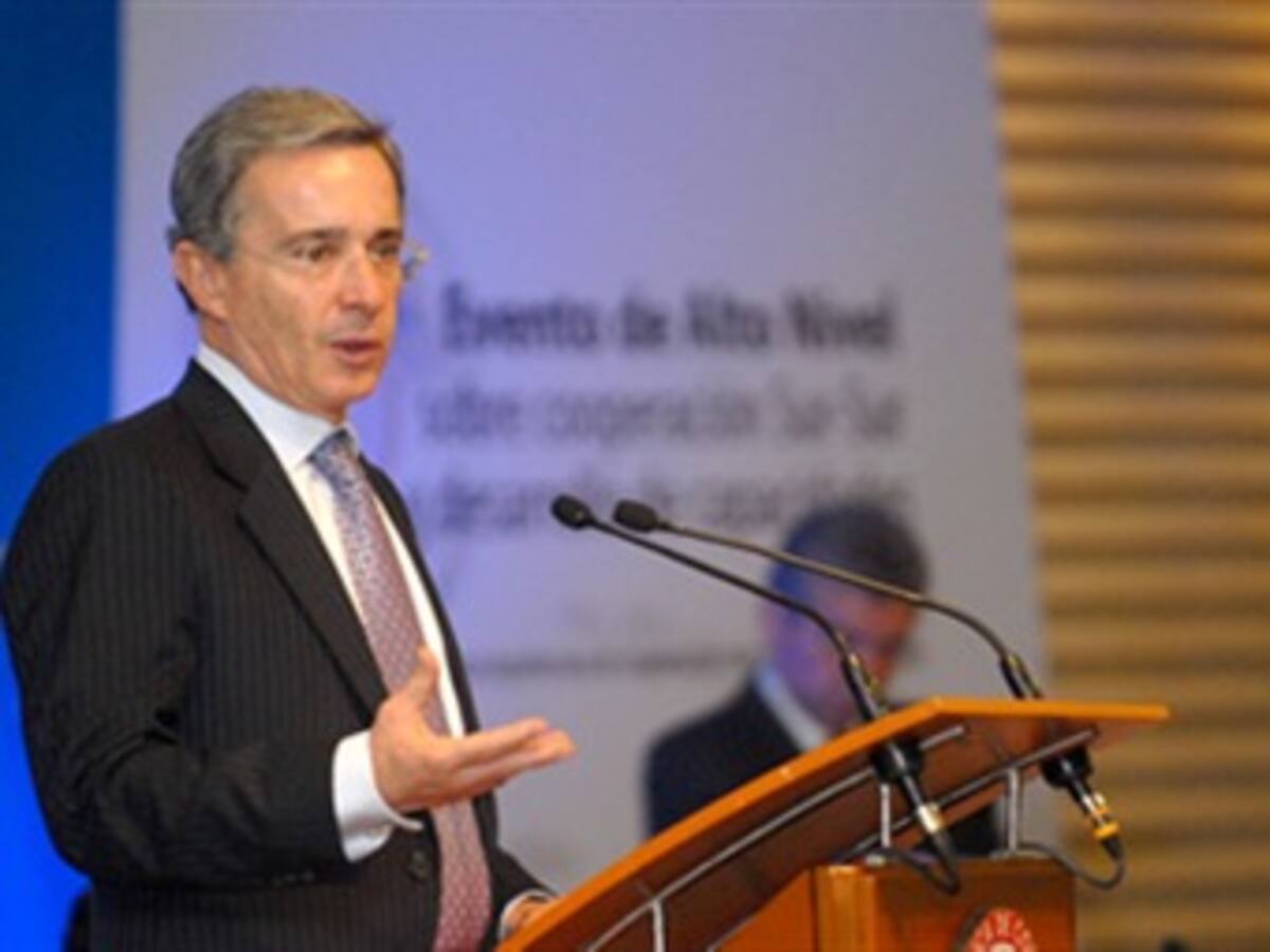 Uribe no dejará de exigir compromiso contra el terrorismo por mantener buenas relaciones internacionales