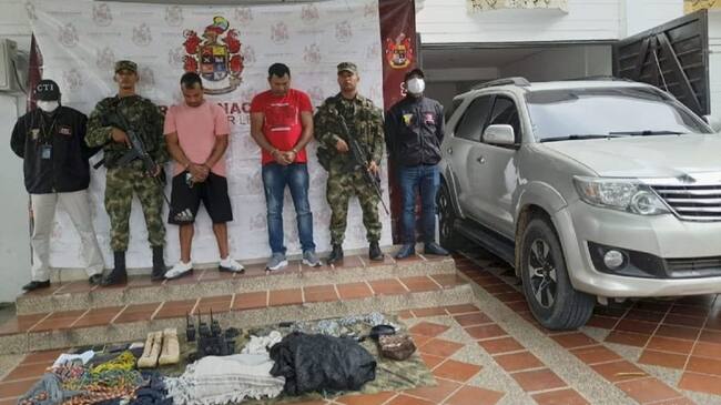 Las víctimas eran transportadas en una camioneta amarradas con cadenas y con sus rostros cubiertos con capuchas negras.