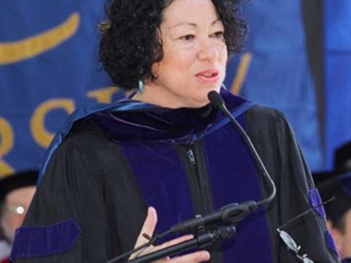 Sonia Sotomayor jura cargo como primera hispana del Tribunal Supremo de EEUU