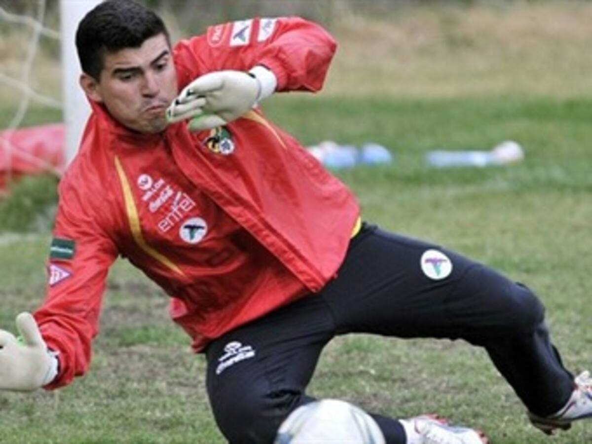 Guardameta boliviano Hugo Suárez abandonó la concentració por muerte de su madre