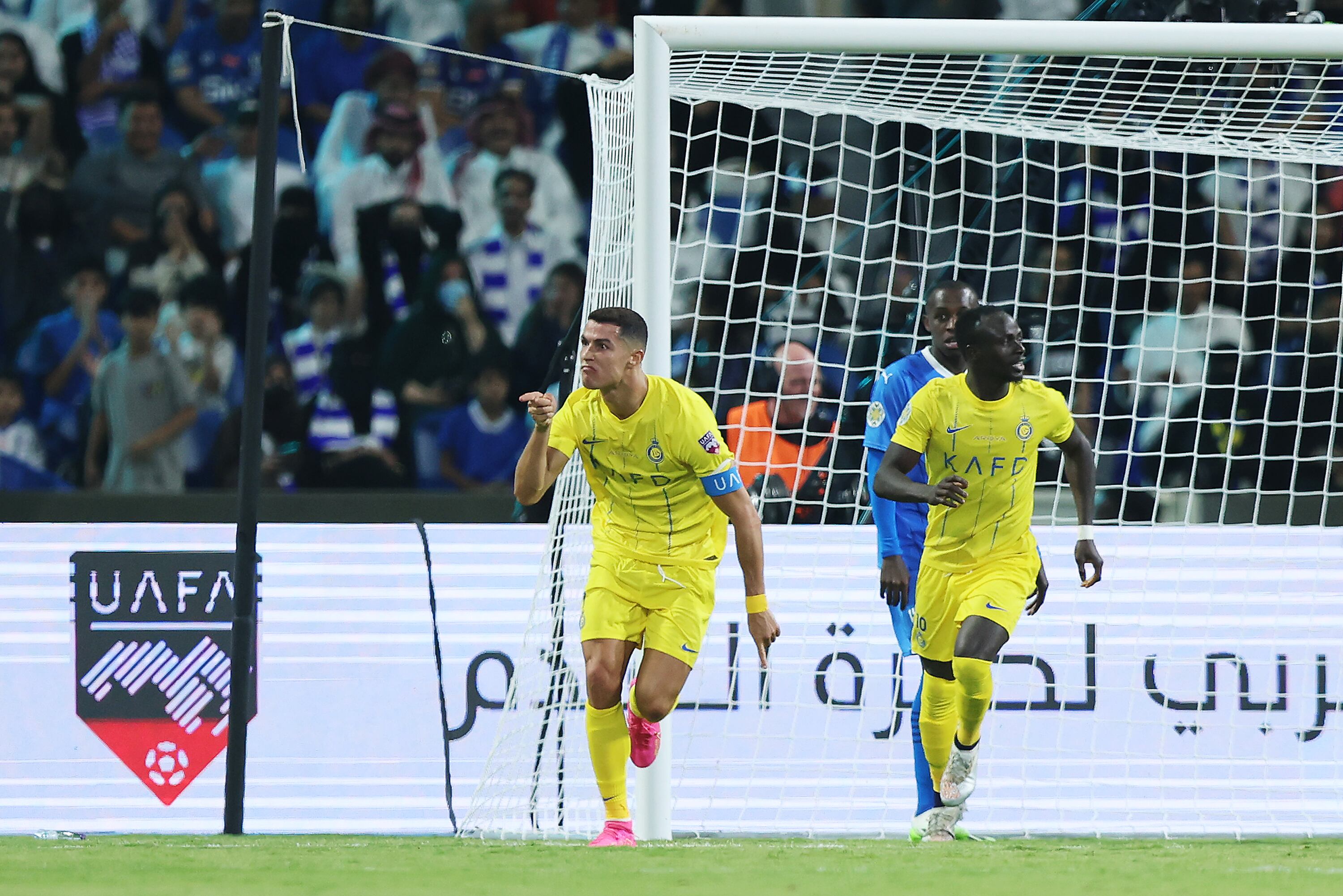 Cristiano Ronaldo dedicándole el primer gol a Michael. (Photo by Yasser Bakhsh/Getty Images)