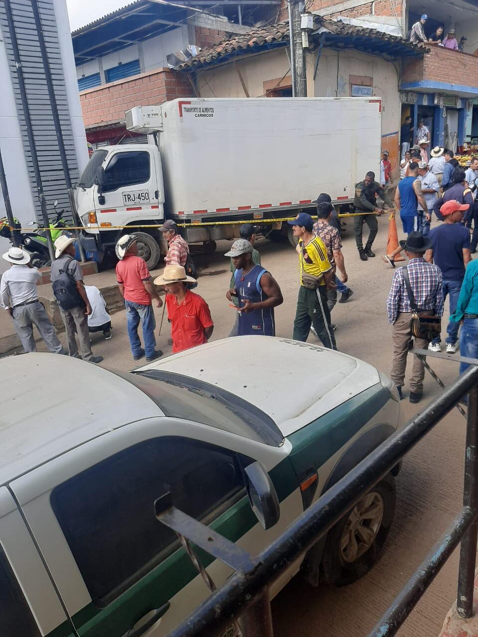 El camión arrolló a una niña de tres años, tras quedarse sin frenos. Foto: Denuncias Antioquia.