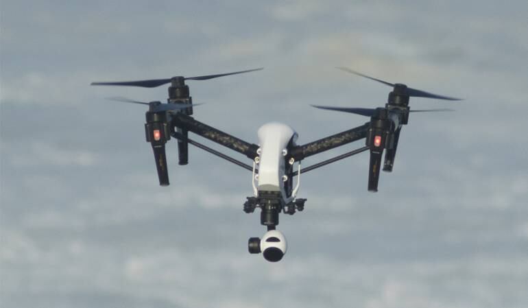 Imagen de un dron de cuatro hélices