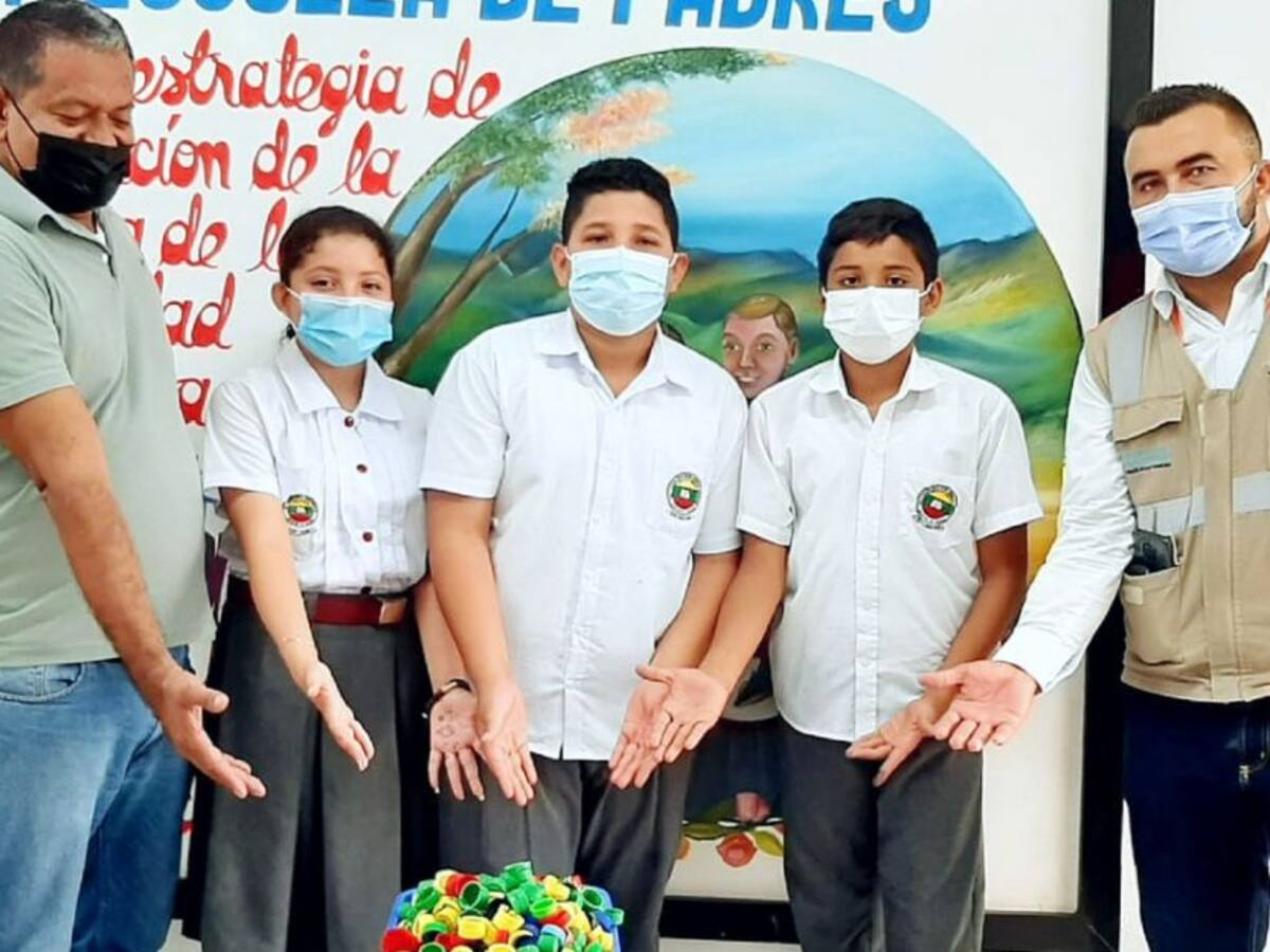 Colegio Normal Superior Montes de María gana premio de Colciencias