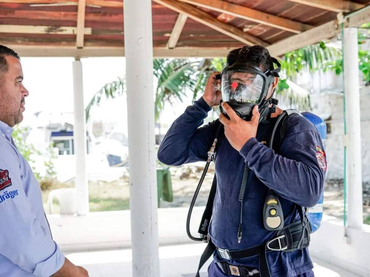 Inició capacitación y configuración de equipos de respiración para bomberos