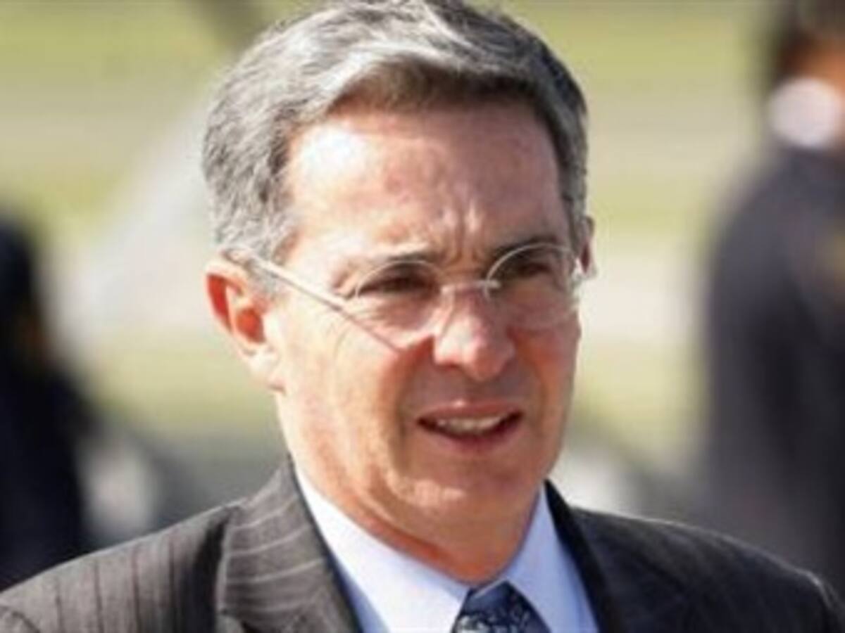 Presentan denuncia contra Uribe por el espionaje de 20 personas en España