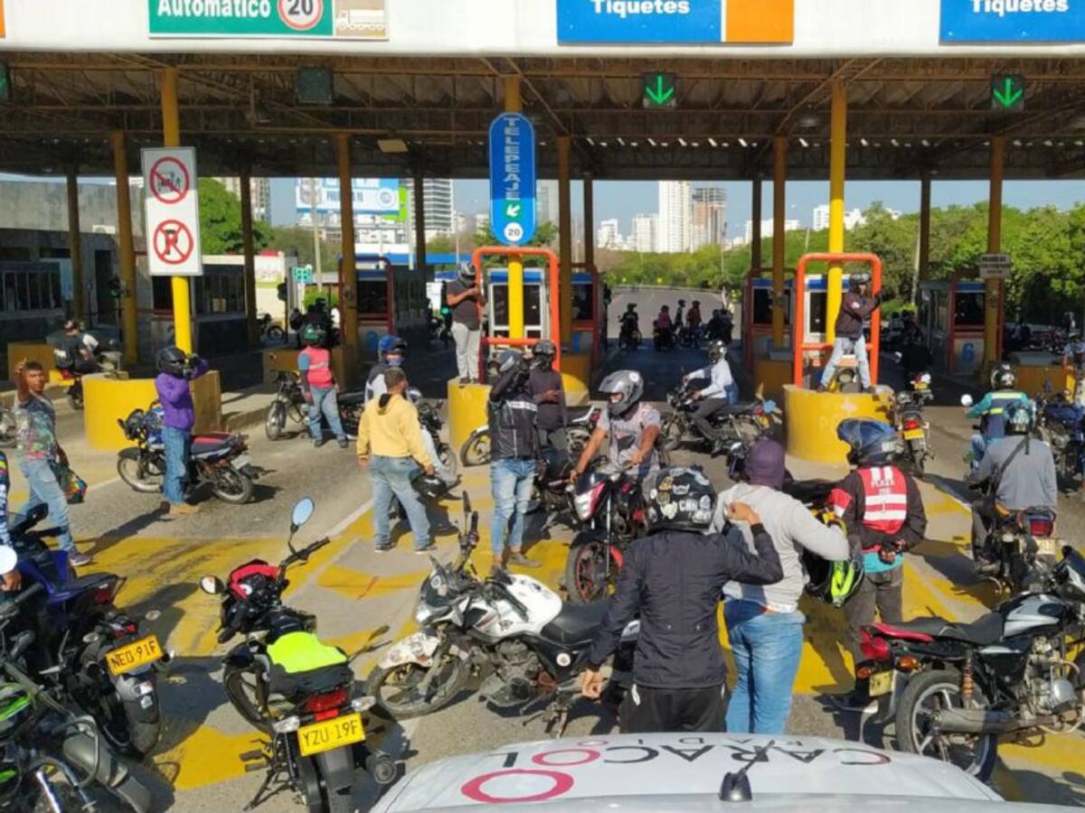 Con plan tortuga mototaxistas protestan por decreto de pico y placa