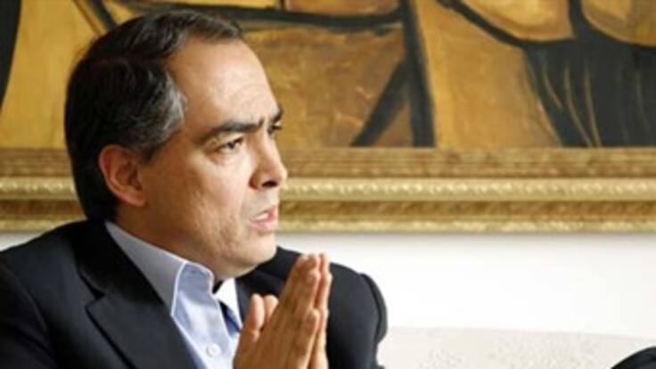 El ministro de Defensa cierra posibilidad de diálogo con las Farc tras ataque a Policías.