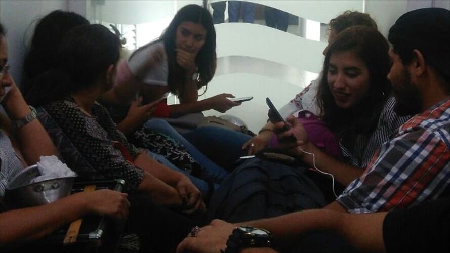 Padres de familia se toman la oficina del nuevo rector de la Uniautónoma. Foto: