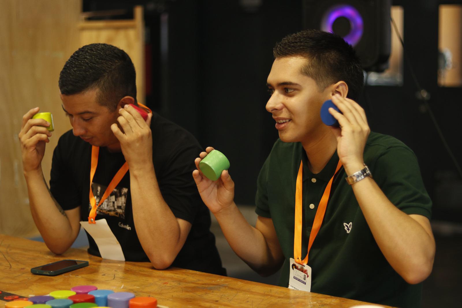 Jóvenes del programa conectando los sentidos. Foto: Fundación EPM.