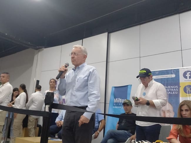 Álvaro Uribe invitó a los santandereanos a oponerse a las reformas de Petro