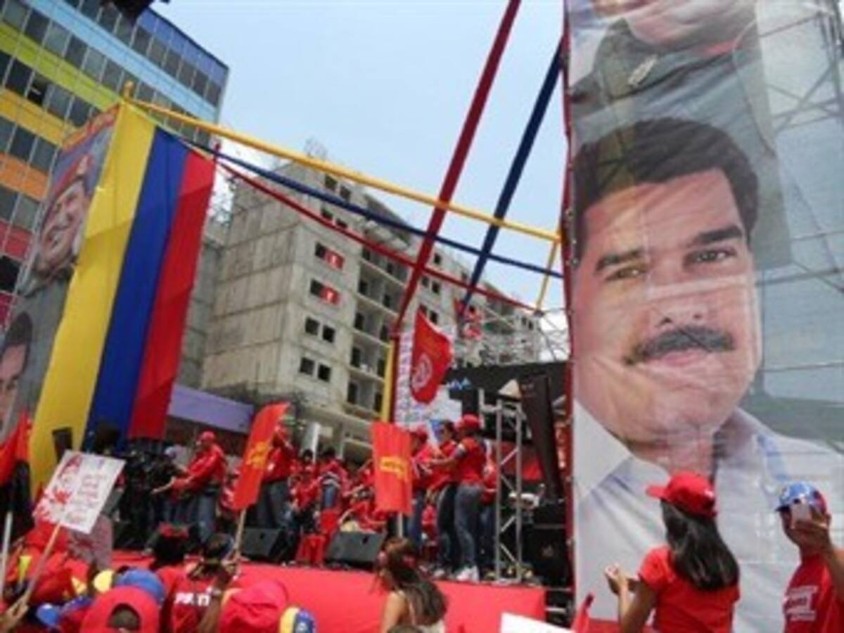 Miles de chavistas se toman las calles de Caracas, en el útimo día de campaña de Maduro