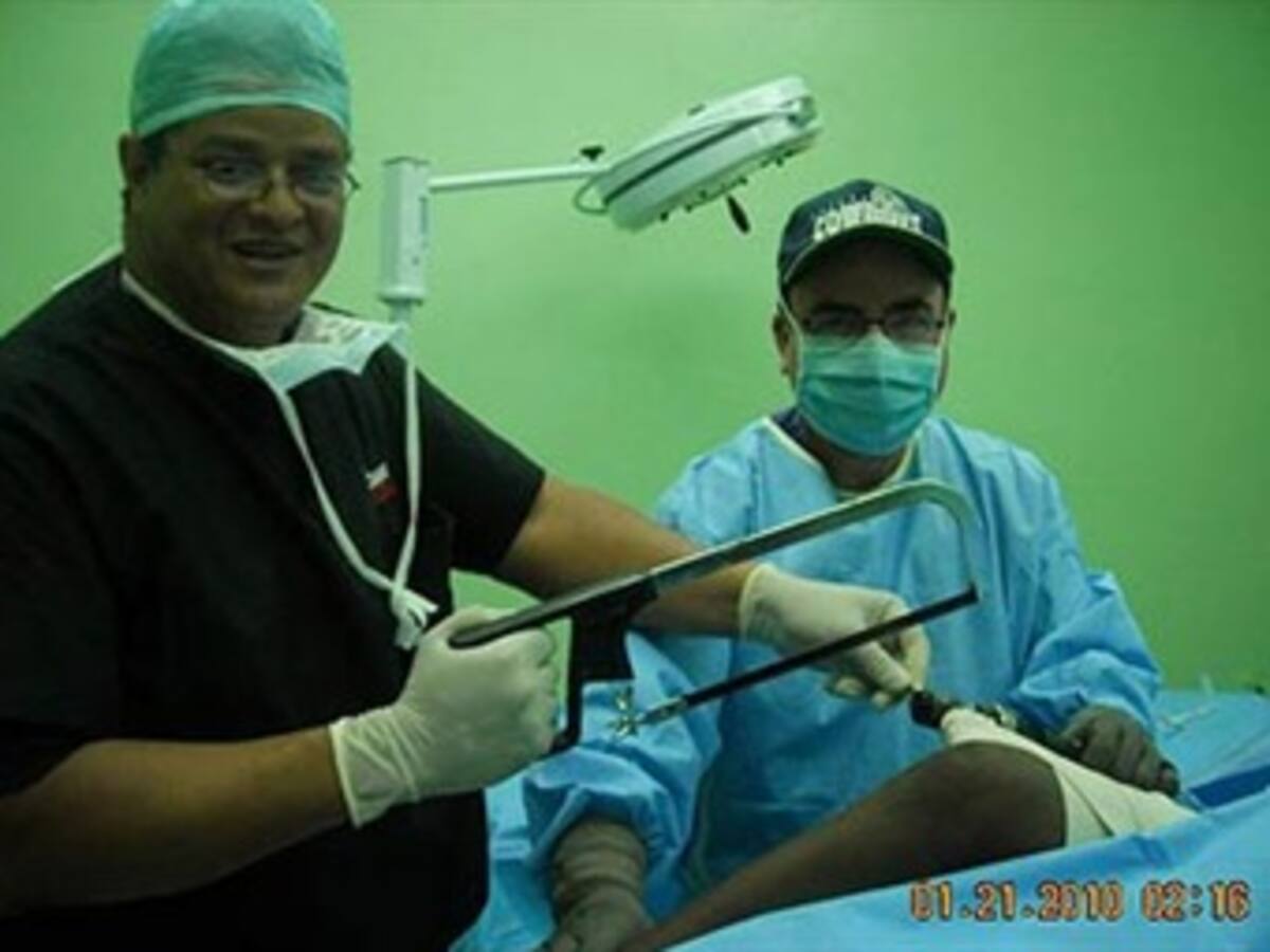 Indignación por fotos de 'fiestas' de médicos puertorriqueños en Haití