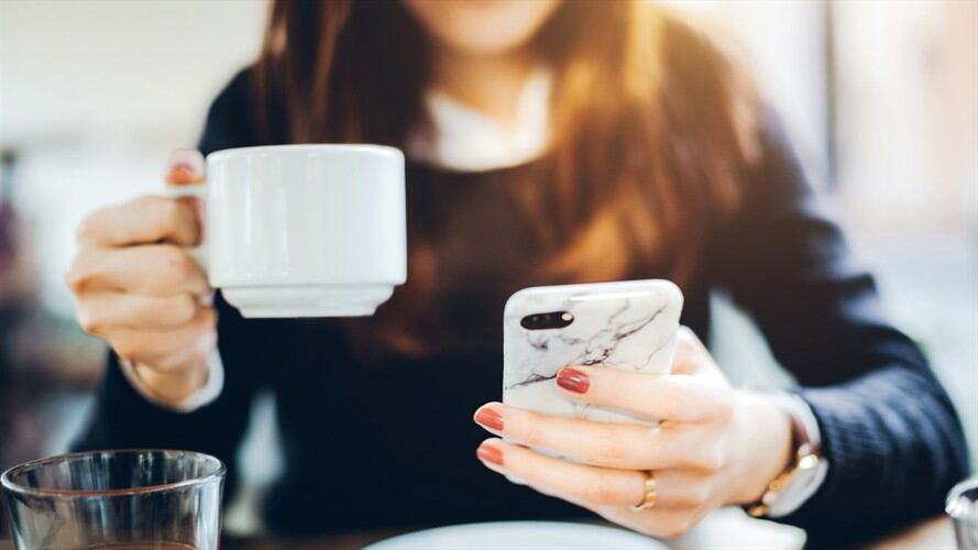 Para la verificación de fotos la empresa utilizará inteligencia artificial solicitándole al usuario que se tomé varias fotos en tiempo real. Foto: Getty Images