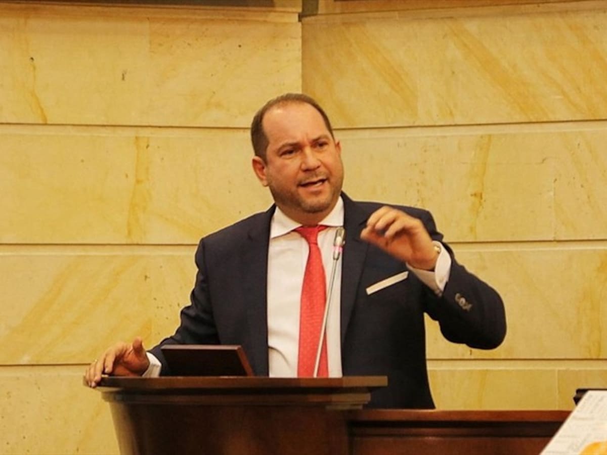 Presidente del Senado se compromete a dar prioridad al proyecto de pago a plazo justo