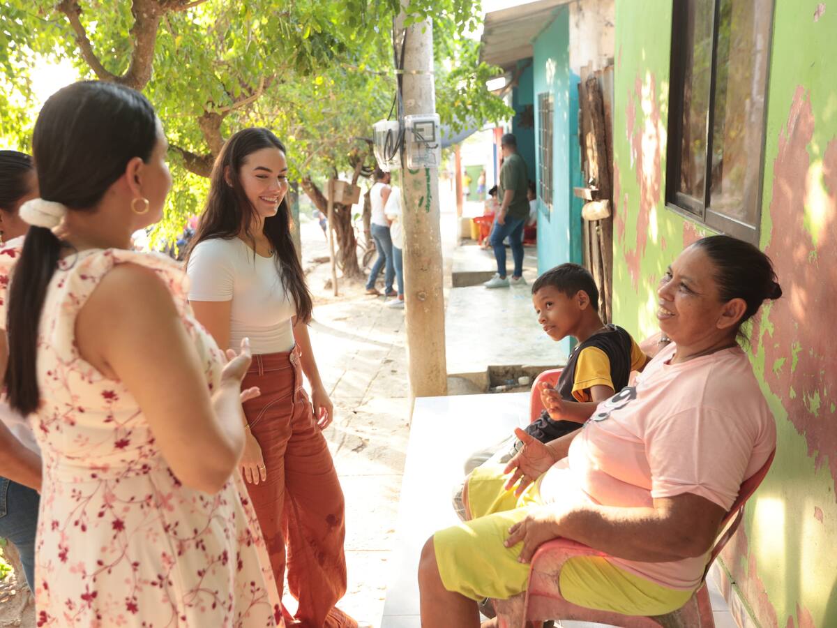En Córdoba tocan puertas de padres para que matriculen a sus hijos en los colegios