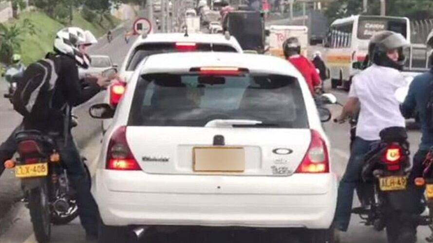 'Pichi' y Julio Perdomo entregaron a responsables de fleteo viral en Medellín: Fiscalía. Foto: Video de robo