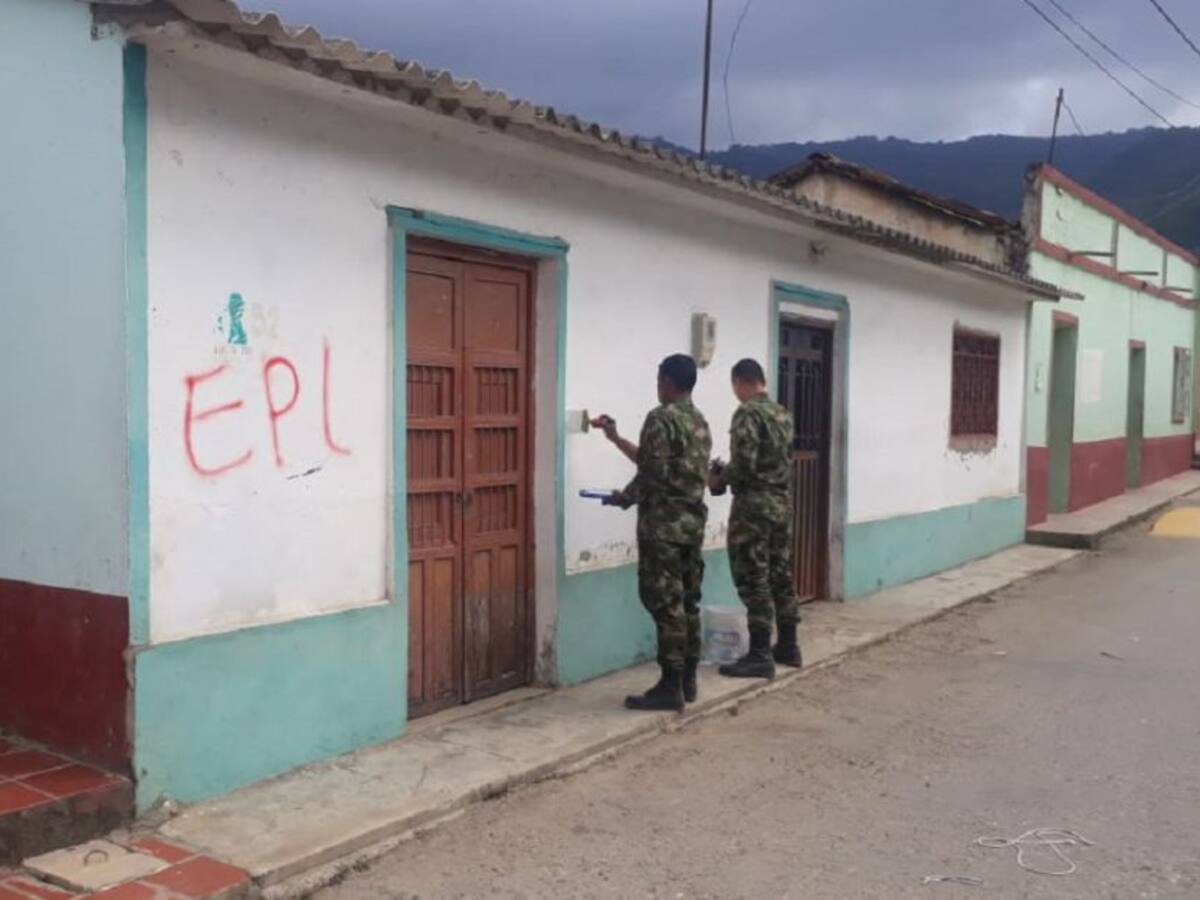 Epl pintó con insignias fachadas de viviendas en el municipio de Convención