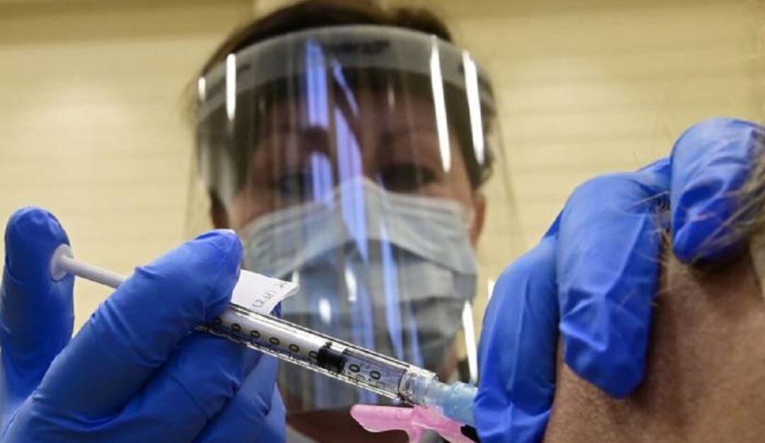 Autoridades de salud se alistan para vacunación contra el COVID-19