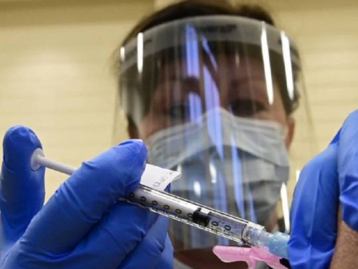 Autoridades de salud se alistan para vacunación contra el COVID-19