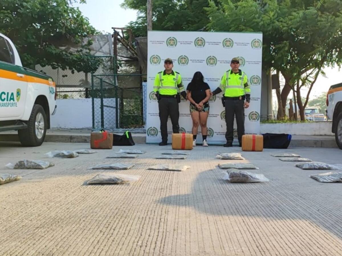 Cayó mujer con ‘narcomaleta’ en la que transportaba 26 kilos de marihuana en Bolívar