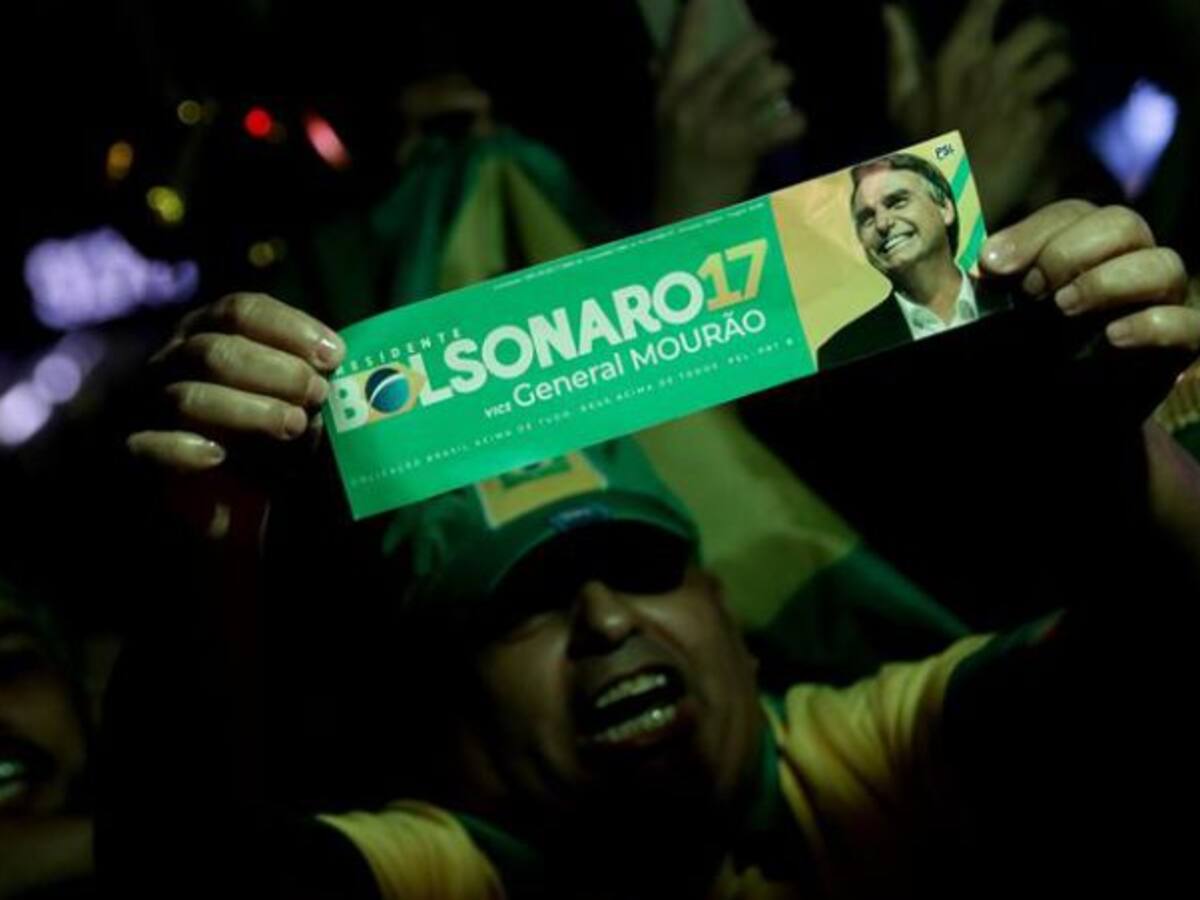 Bolsonaro celebra su victoria y promete "cambiar el destino de Brasil"