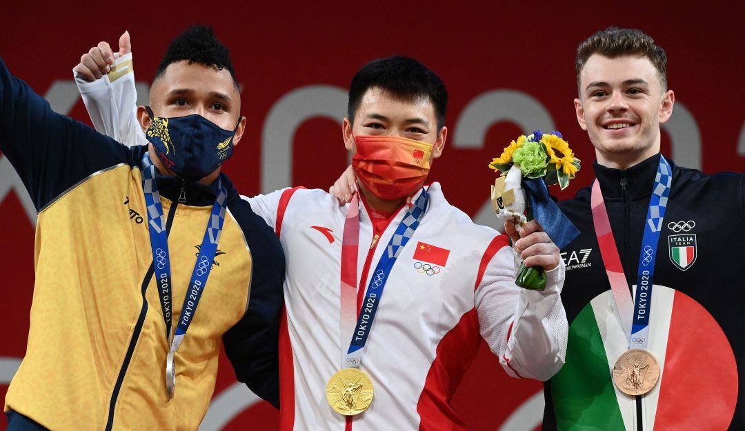 Podio levantamiento de pesas en Tokio 2020