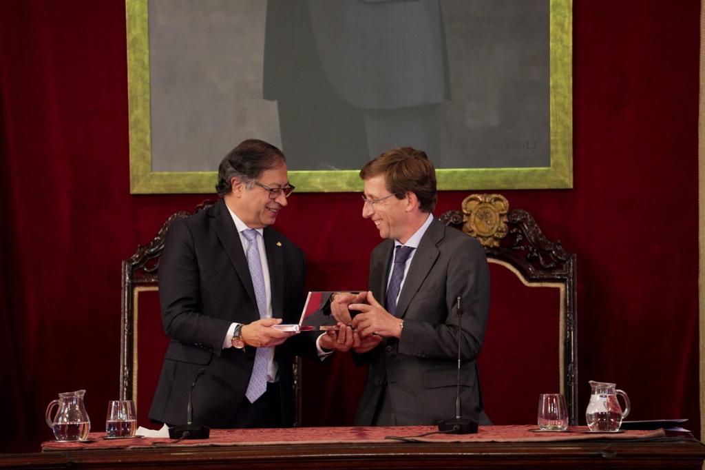 Gustavo Petro recibió la Llave de Oro de Madrid. Foto: Cortesía.