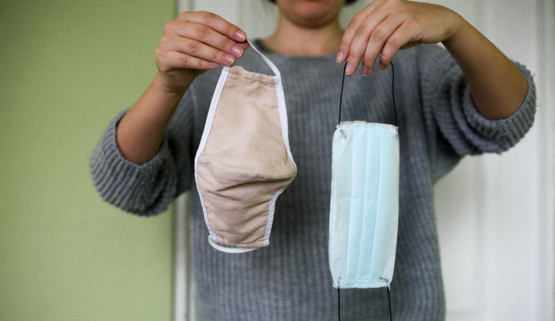 Tapabocas quirúrgico y de tela. 