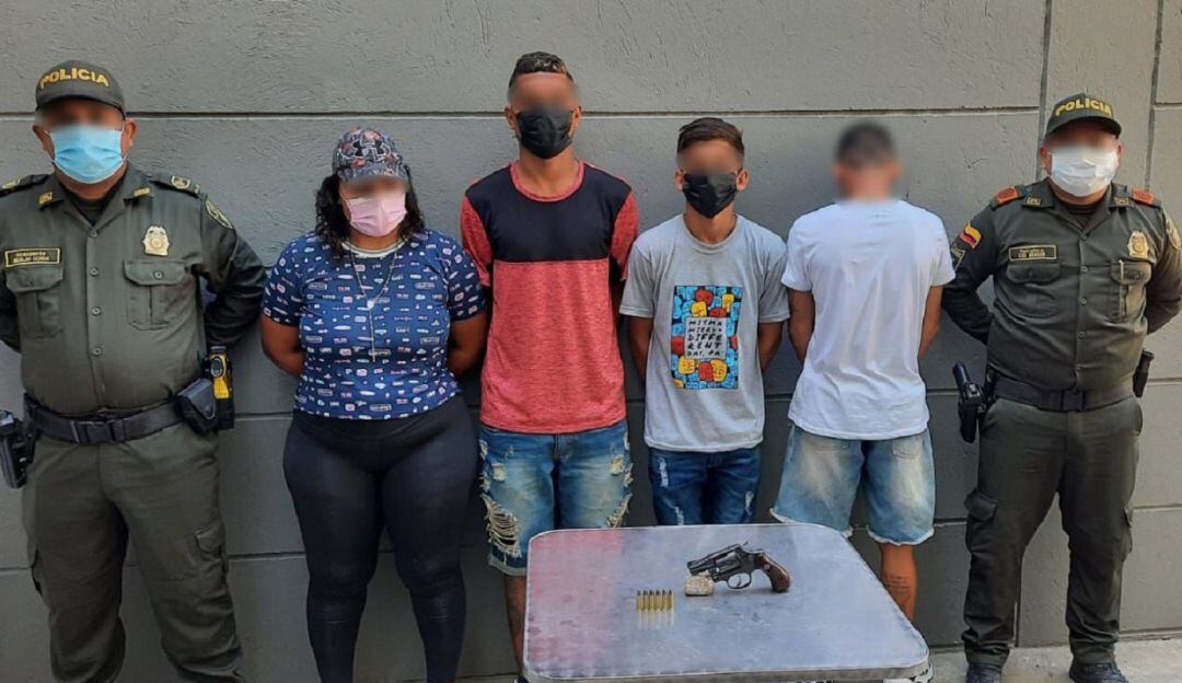 Durante el procedimiento se capturaron a tres integrantes de esta estructura criminal y se aprehendió a un adolescente.
