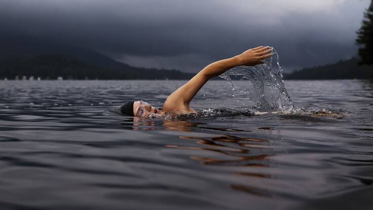 Préstele atención a su respiración.